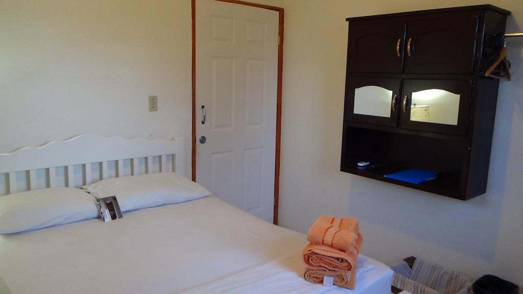 Hacienda Tropical Guest House Belmopán Habitación foto