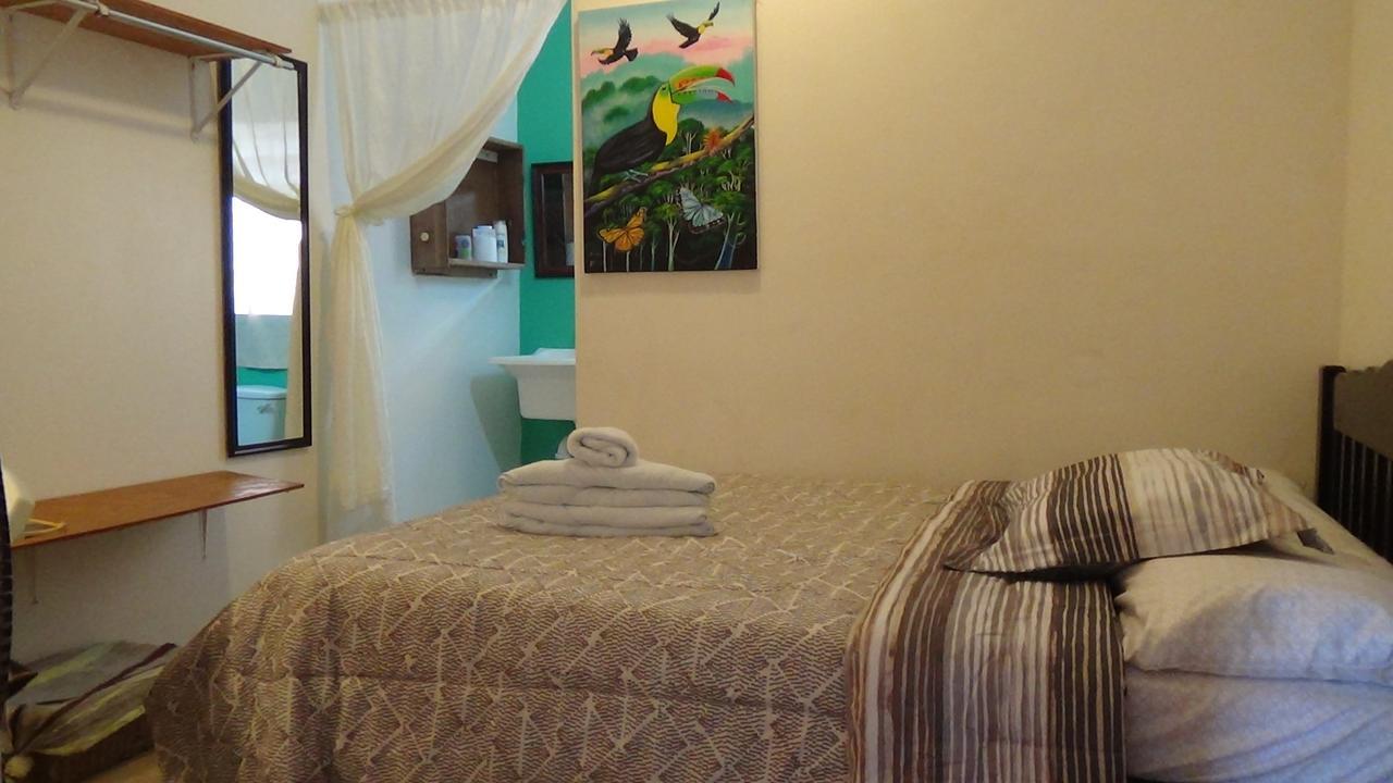 Hacienda Tropical Guest House Belmopán Habitación foto